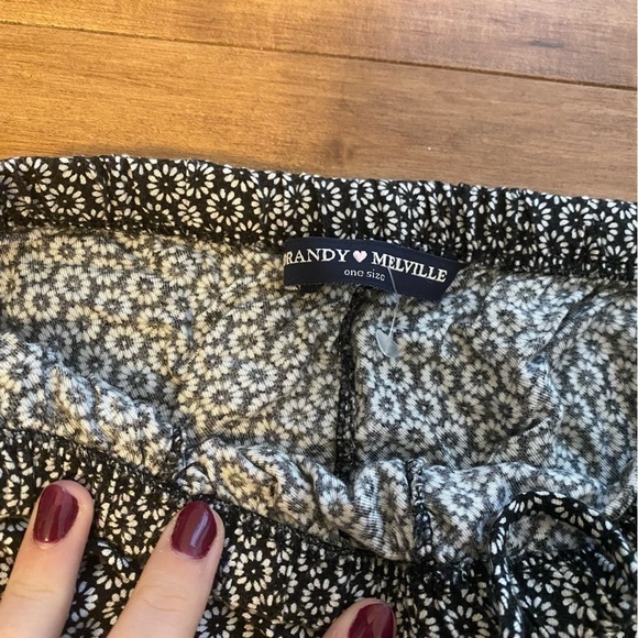 Brandy Melville Floral Pattern Sleep Comfy Shorts in Black / White • ONE SIZE 🌻 - Picture 4 of 5